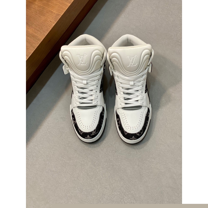 l**is V*t*n sneakers
